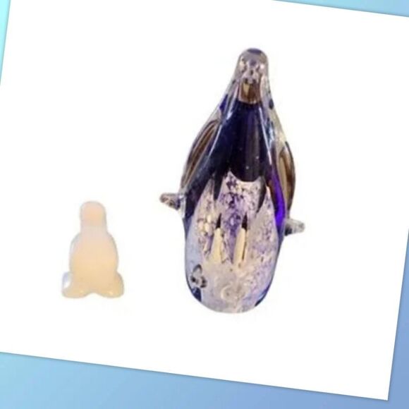 Penguin Cobalt Blue Art Glass Figurine/Paperweight~White Ice Belly~2 Babies. Wit - Picture 1 of 8